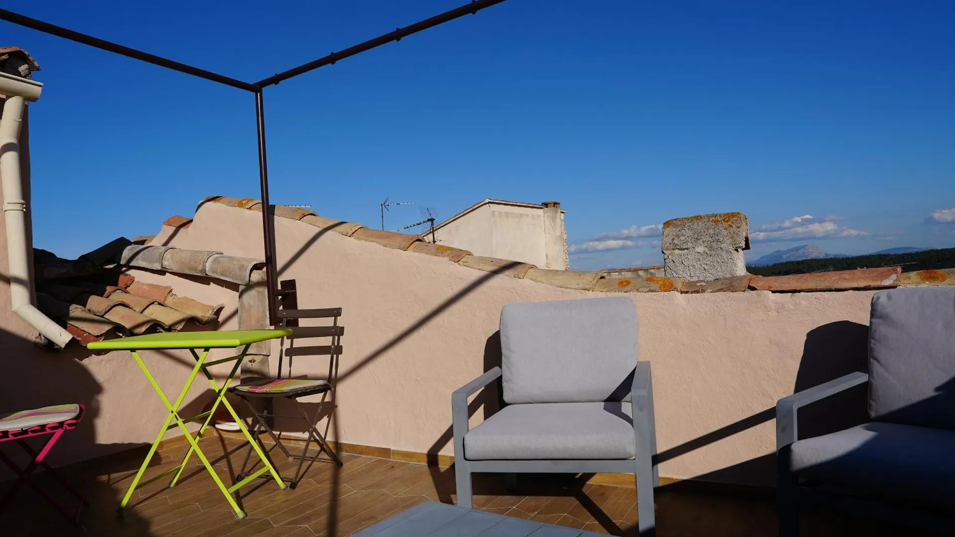 Les Terrasses De Ventabren Bed & Breakfast