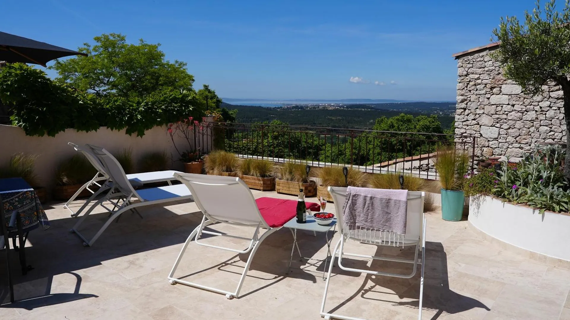 Les Terrasses De Ventabren Bed & Breakfast